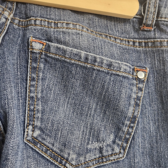 Great condition, DKNY jeans. Size 6 - Picture 3 of 7